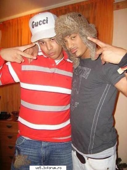 hai sa pun si eu cv poze ..aici e mikel cu fratesau cute is fan videos