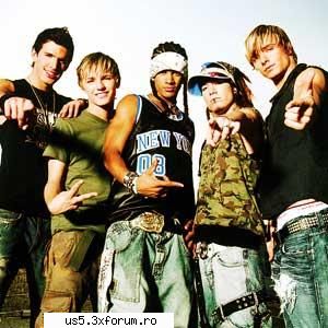 yo sunt fana us5 si mai ales richie ador melodia aia a lor ,,just because off you'' si am camera