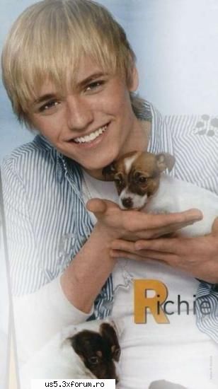 pei ce sa va spun despre mine: i'm a boy, i like very very much us5 and richie stringini, i hate th,