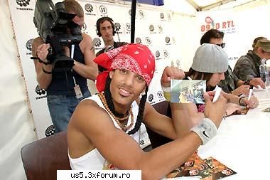 Mikel Johnson - souper le iau fara sa ma uit inante la ele deci - Hai sa facem cunostinata-despre formatie