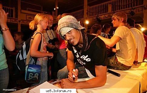 Mikel Johnson - chiar era nevoie? l-am admirat destul la big in - Hai sa facem cunostinata-despre formatie