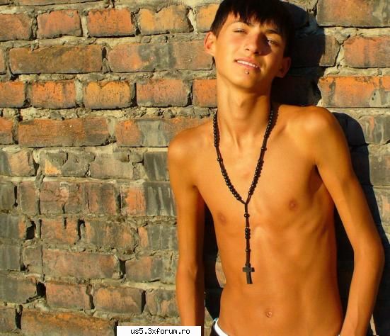 meu....e cel mai tare..... :d  :d  :d  are careva e-mailu lu richie?  :limba: 
si apropo pt antifani