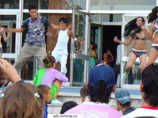 pai sunt dansat la 2 pt o solista + intr-un club (pe bani ) 
am avut 10 spectacole ...2 emis si de 2