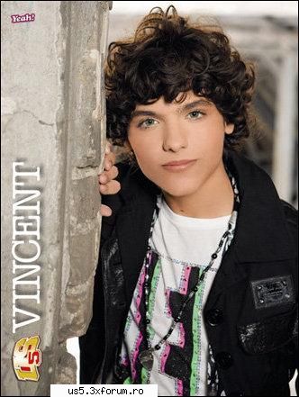 are ochi albastrii .....wow cool ..... :nod:  :limba: vincent tomas