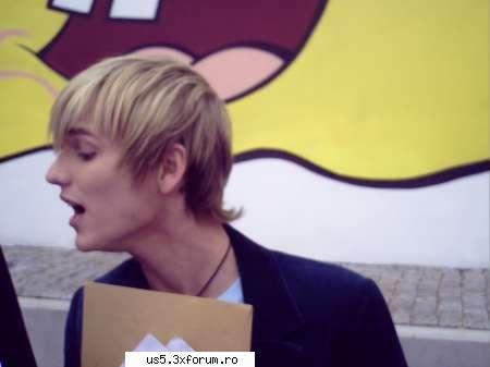 ce trage cu ochiul richie asta :d
oare la ce se uita ;;) poze penibile cu formatia